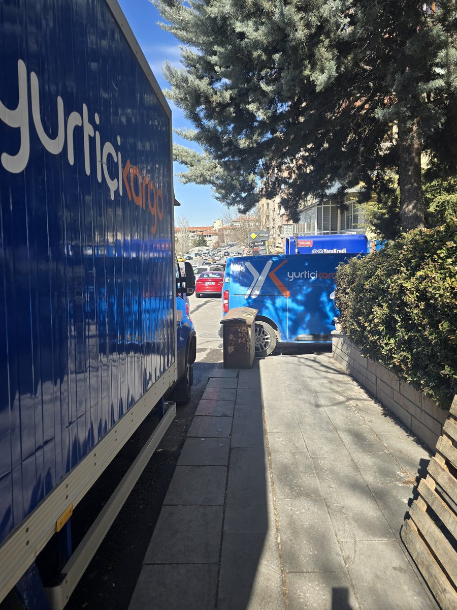 obekar61's tweet photo. Burası vatandaşın yürüyeceği yol...
Kesmiş almışsınız @YurticiKargo @YurticiDestek https://t.co/M2AnhZ2srw