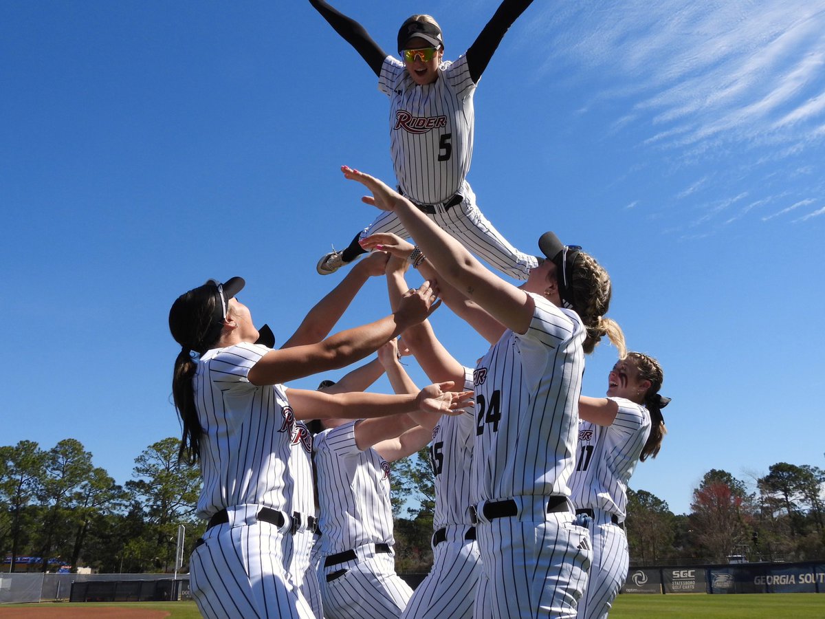 SoftballRider's tweet photo. Elevating our look with some new threads 🪡

Thank you to all of our Day of Giving supporters for making this goal a reality!!

#GoBroncs | #TheRUSBIsland https://t.co/F1biYGMZOp