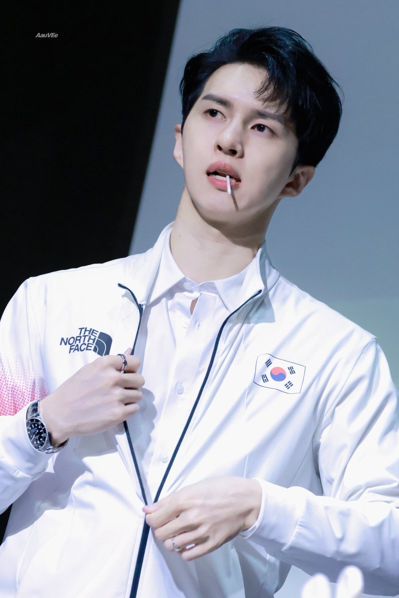 AauVEe's tweet photo. 240901 #켄 #이재환 💛 https://t.co/yHkZaJYrL0