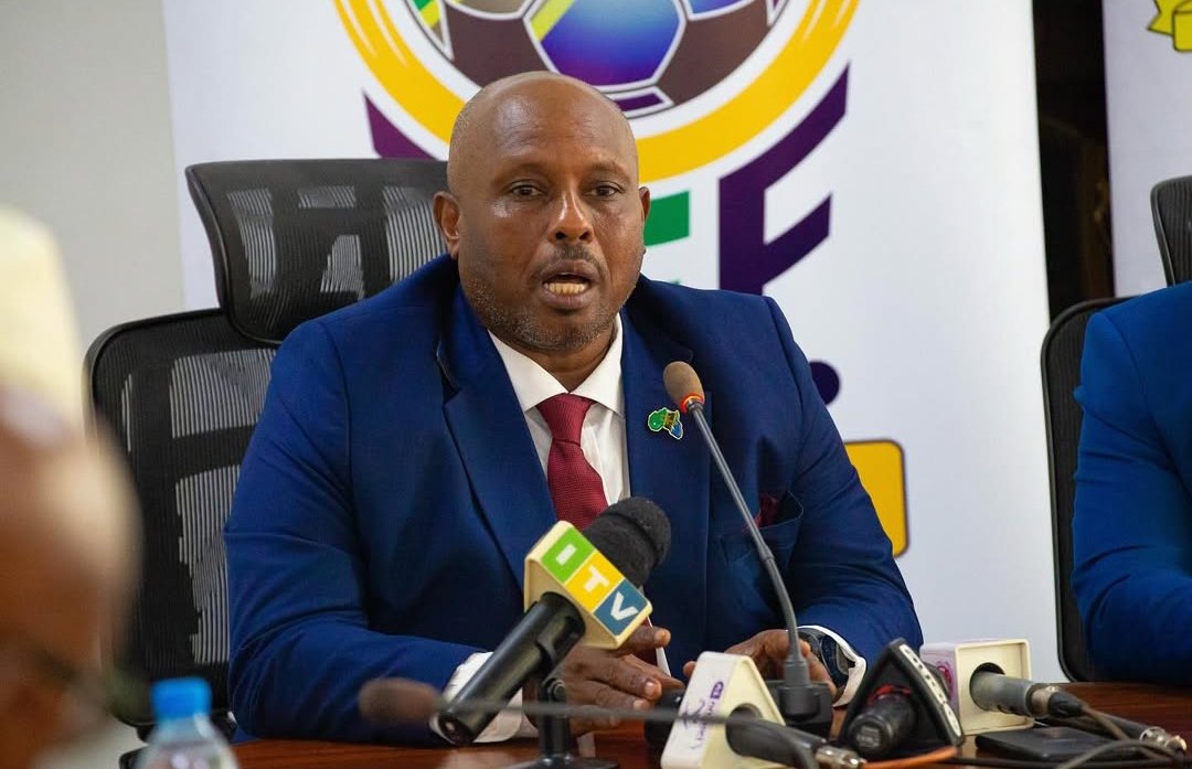 BmMwakalobo's tweet photo. Rais wa Mpira #Karia tumechoka matendo Yako juu ya yanga na Binadamu wanamwisho wa kuvumilia.
Hivi unatuonaje #Kabwili alishaga SEMA Simba walimpa Rushwa Ili auze mechi na alitoa Hadi ushaidi wewe ukautupilia mbali.
Ulimfungia #Manara bira sabubu
Sasa unamuwinda #Kamwe
Jaman https://t.co/KGRBDRpcFW