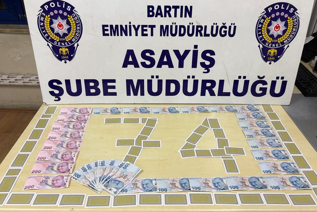 Bartın Asayiş Şube Müdürlüğü ekipleri, kumar oynanan yerlere yönelik yürüttüğü çalışmalar kapsamında Okulak Mahallesi’nde bulunan bir işyerine operasyon düzenledi. 

bartinduysun.com/polis-ekipleri…