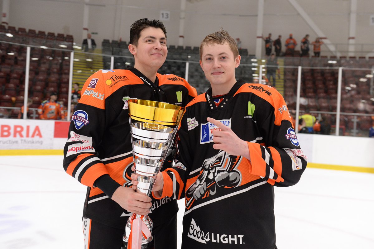 🍊🏒 With us 5 years ago and with us on the ice every night ... 

#SteelersHockey