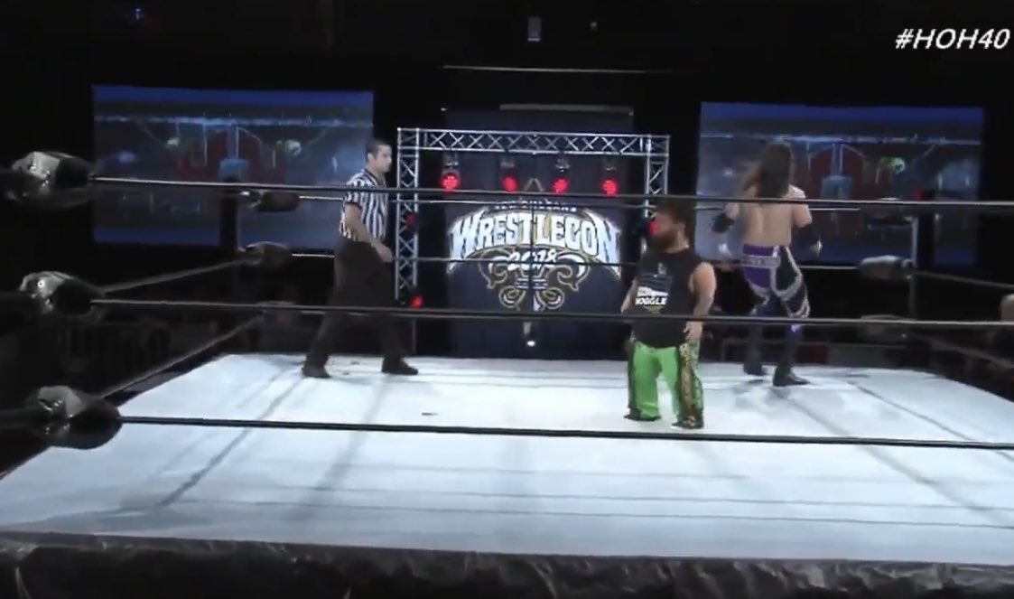 BlazexInferno's tweet image. #AlexReynolds vs #Swoggle 
[the clear height difference is amusing] #HOH40 #HouseofHardcore