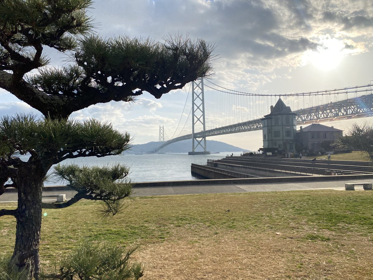 今回の洋館ミステリ劇場の会場と
その近くの洋館と
明石海峡大橋と
その向こうには淡路島
ついでにオレ
#洋館
#ミステリー
#明石海峡大橋
#淡路島