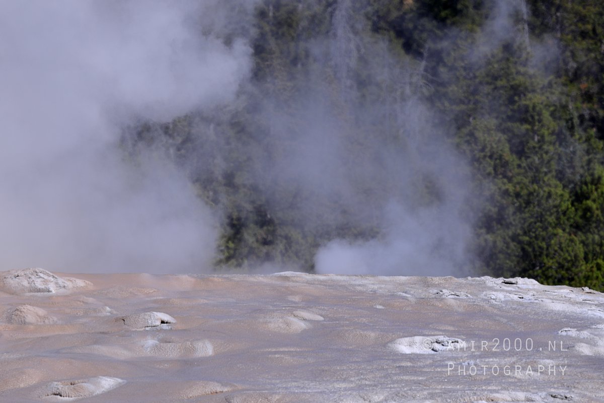 amir2000's tweet photo. An iconic display of #nature’s power at #OldFaithful This legendary #geyser never fails to impress in #YellowstoneNationalPark #Wyoming’s geothermal magic #USA #GeyserEruption #ScenicWonders #NatureAtItsBest #ExploreMore #LandscapePhotography #Canon #R5Mark2 #R5MarkII 📷 2/3 https://t.co/I81Unyaadu