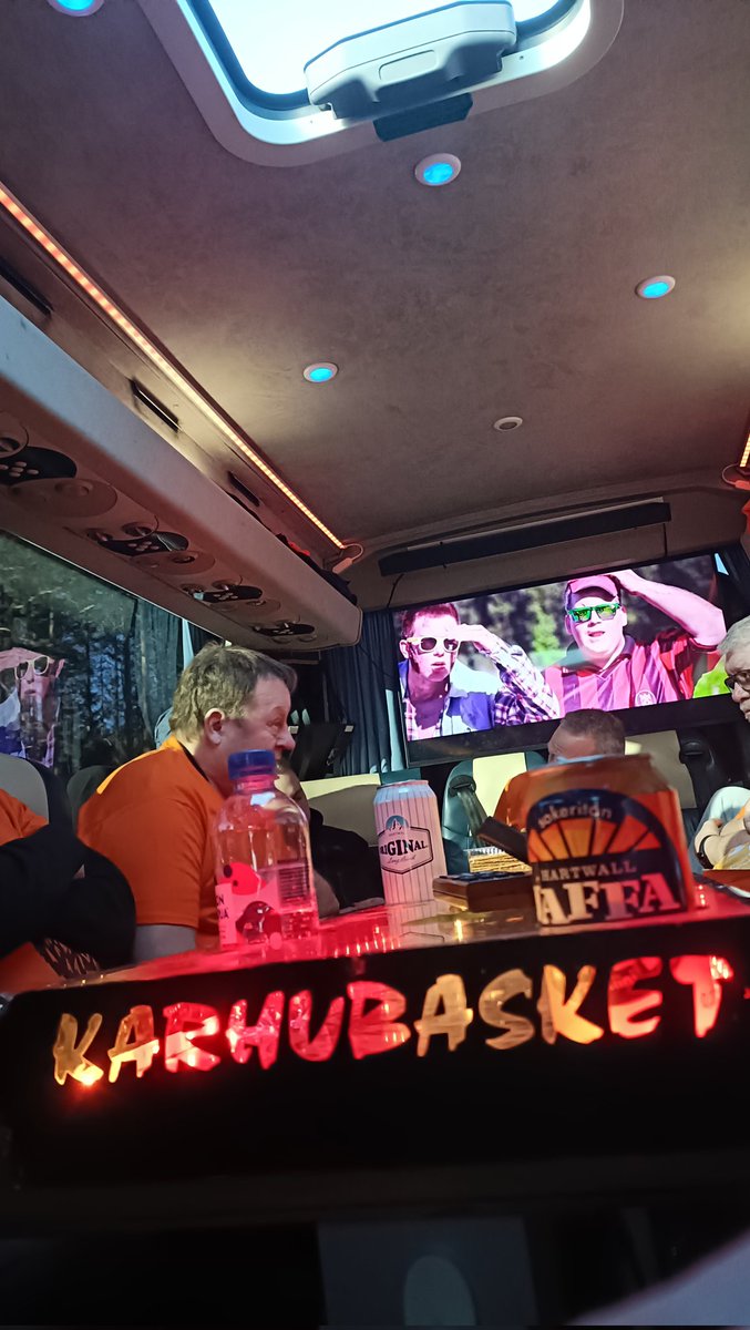 Täysi fanibussi starttas juuri kohti Joensuuta. 

<a href="/Karhubasket/">Karhubasket</a> <a href="/KatajaBasket/">Kataja Basket</a> <a href="/KB_FanClub/">Karhubasket Fanclub</a>
