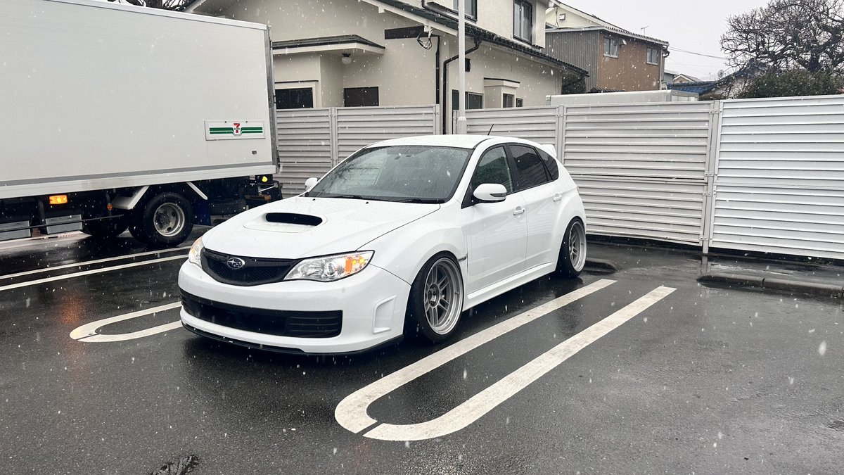 ガラス交換したから徒歩5分のコンビニでも乗ってる