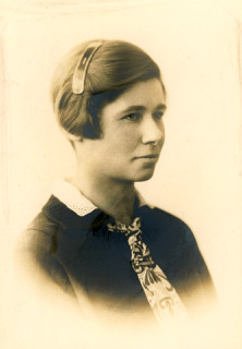 A few months ago, I started exploring Constance Tipper’s work and was drawn in by her research and journey. From ductile-brittle transition in metals to advancing dislocation theory with G.I. Taylor-truly inspiring.

Happy International Women's Day! 💜

link.springer.com/article/10.100…