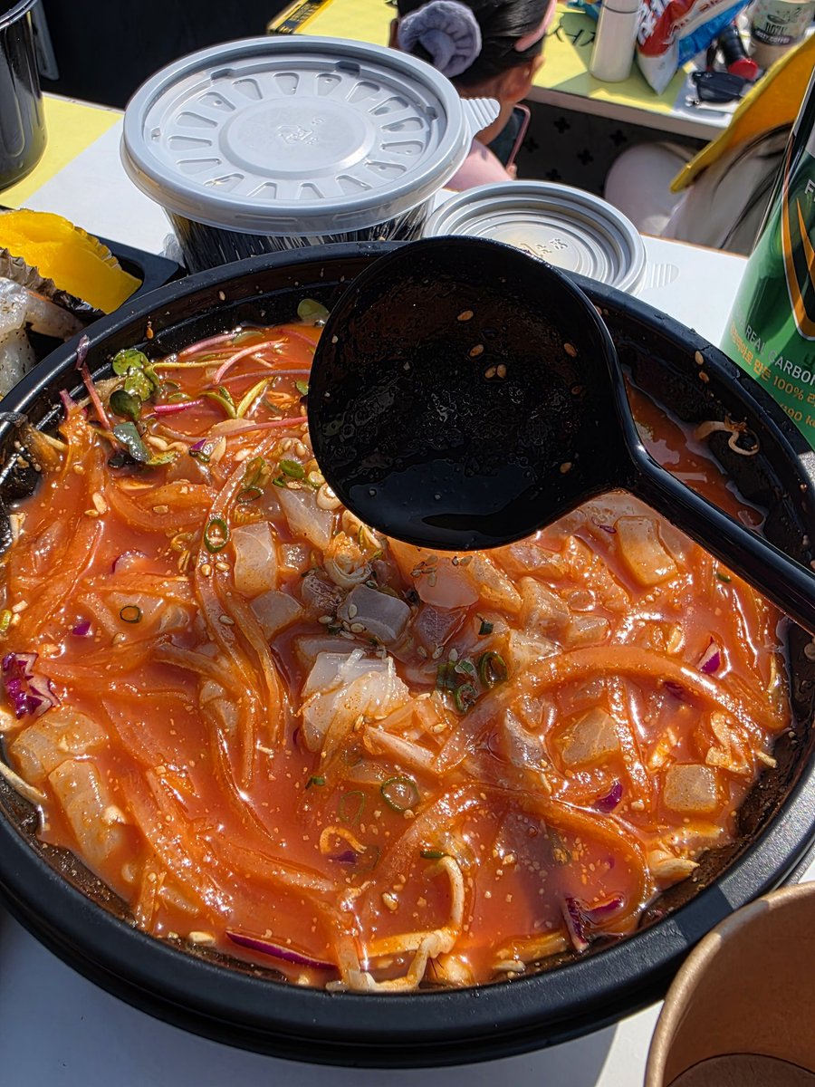 위즈파크 배달 먹거리 추천
로지우라스시-물회13000, 새우치즈듬뿍롤 13000
요기타코야끼(위팍 앞 포장)

집에서 국자랑 종이컵 챙겨가면 물회 깔끔하게 먹기👍🏻