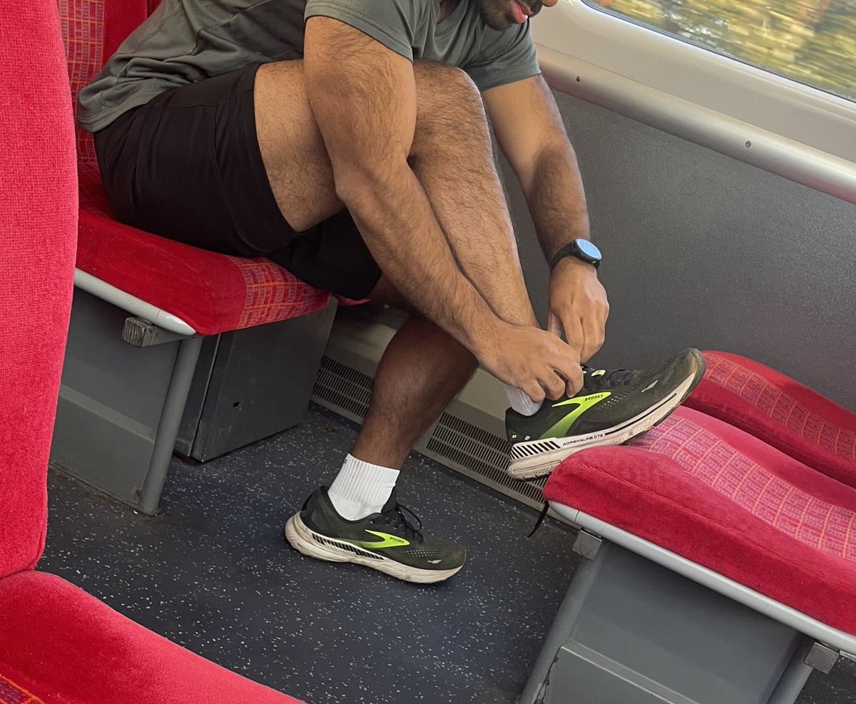 pegvox's tweet image. What is it with people putting their feet on the seats on trains?! Only been on the train 15 mins and this is second guy doing it.