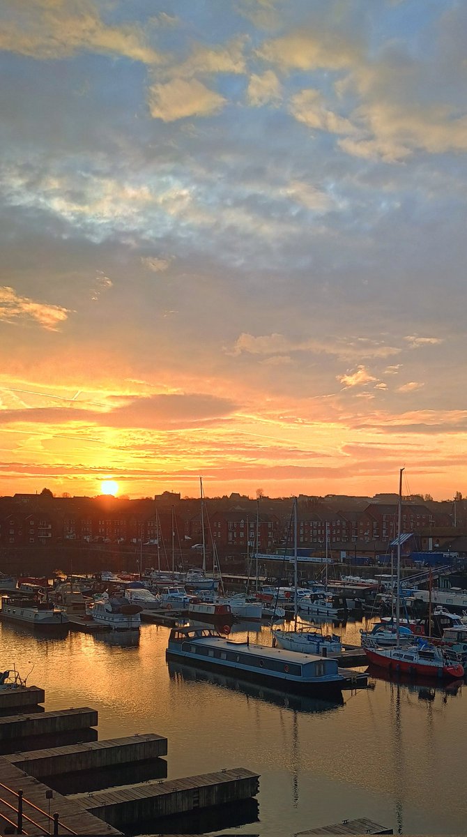 The one good thing about being awake early is I can have a brew sat by my window looking out at this. 😍 #LoveLiverpool  ❤️