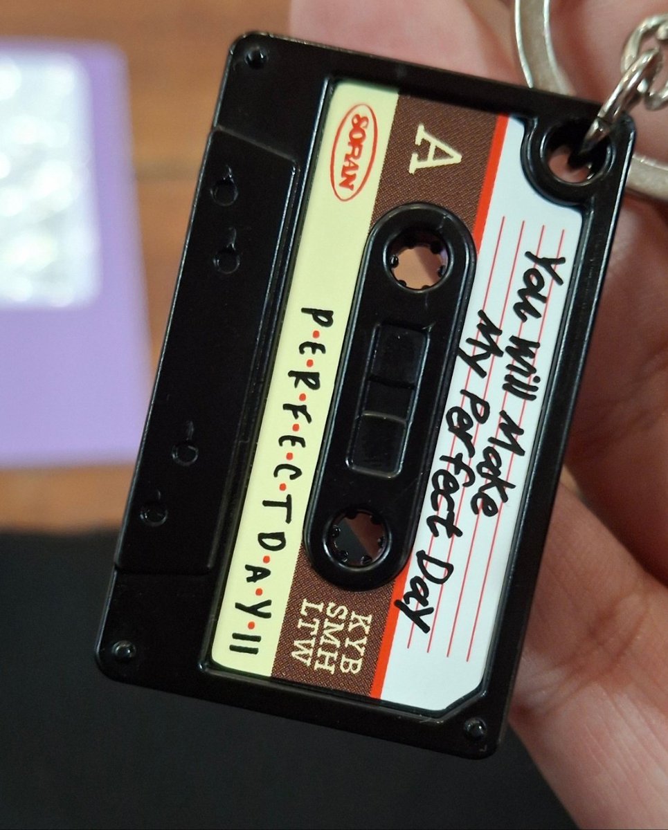 실물깡패 포카 + 키링....🥹