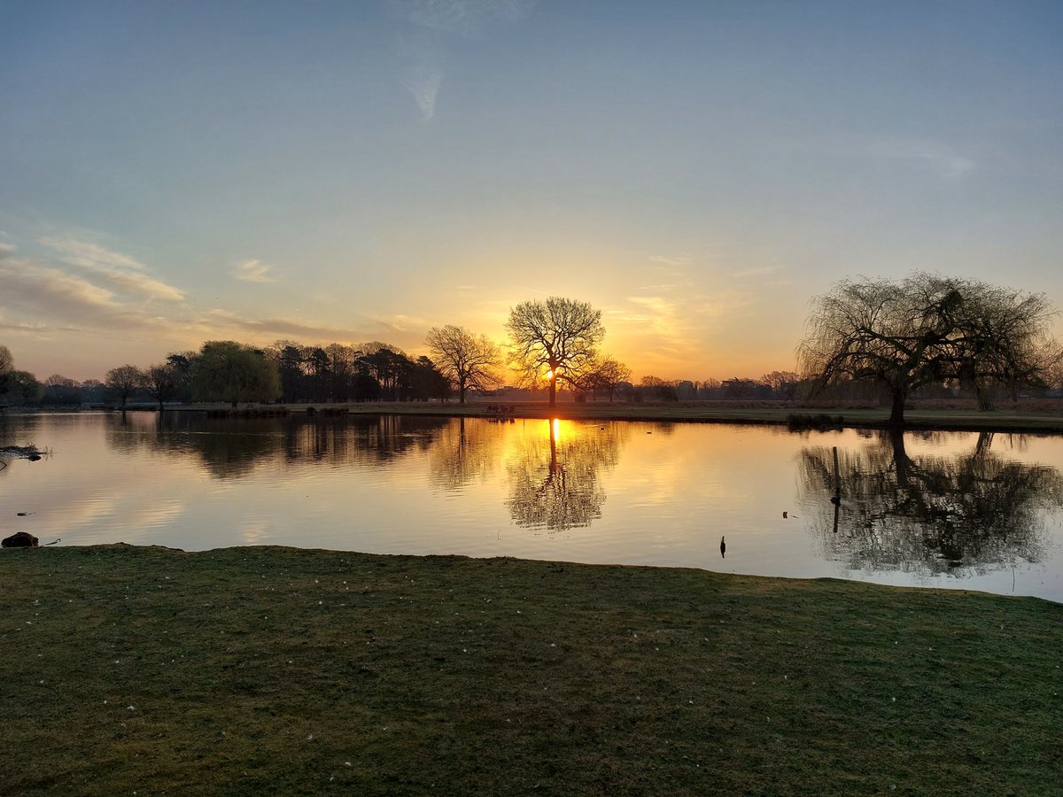 #BushyPark sunrise 08Mar25 
<a href="/theroyalparks/">The Royal Parks</a> <a href="/itvweather/">ITV Weather</a> <a href="/SallyWeather/">SallyWeather</a>
<a href="/ChrisPage90/">Chris Page - Weatherman</a> <a href="/HollyJGreen/">Holly Green - Weather Presenter</a> <a href="/carolkirkwood/">Carol Kirkwood</a>
<a href="/metoffice/">Met Office</a> <a href="/lizzieweather/">Elizabeth Rizzini</a> <a href="/heritage_lizzie/">Lizzie Glithero-West</a>
<a href="/MiradorDesign/">Sarah Longes 🇺🇦</a> <a href="/Mindy70161169/">Mindy</a> <a href="/GaskinCheryl/">Cheryl Gaskin</a>
<a href="/StormHour/">#StormHour</a> <a href="/jessops/">Jessops</a> <a href="/LesleyAM13/">Lesley Marshall Photography</a>
<a href="/HamptHillAssoc/">HamptonHillAssociation</a> <a href="/TeddingtonNub/">Teddington Nub News</a>
<a href="/char_trendell/">Charlotte Trendell</a>