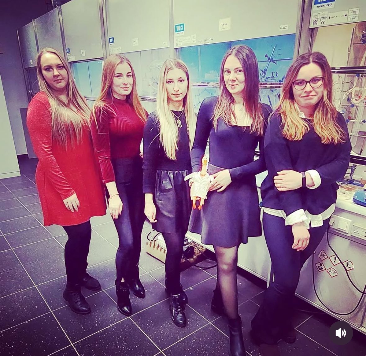 SiliconCage's tweet image. Women’s Day ❤️ Wishing you only wonderful things, dear Ladies! 💐 @WCh_UWr @uniwroc #BiomaterialsChemistryGroup