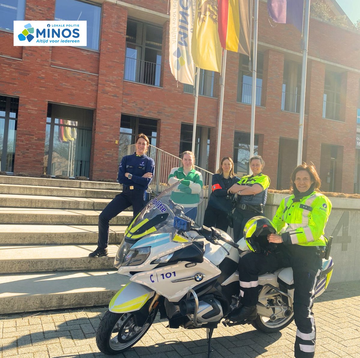 💪🏽In onze politiezone zetten 174 medewerkers zich elke dag in voor onze veiligheid. Vandaag, op deze Internationale Vrouwendag, zetten we graag onze straffe vrouwen extra in de kijker.💪 ❤️‍🔥 

#InternationaleVrouwendag #altijdvooriedereen