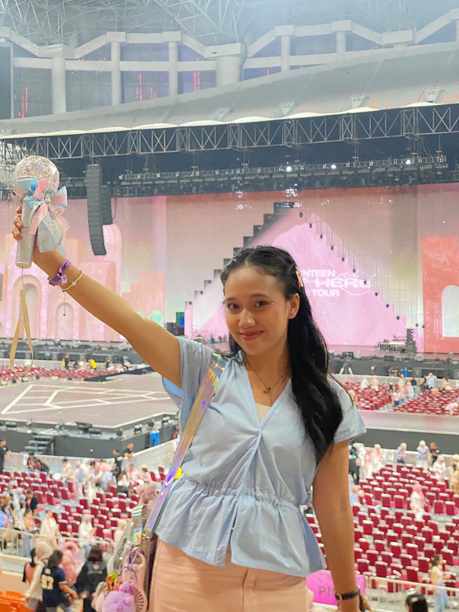 Capriwoncer's tweet image. [a Thread of Happiness] 
—One month has passed, but the happiness remains❤️—

•DAY 1, JIS-121-2-57•

#SEVENTEEN_RIGHT_HERE #SEVENTEEN_RIGHT_HERE_IN_JAKARTA