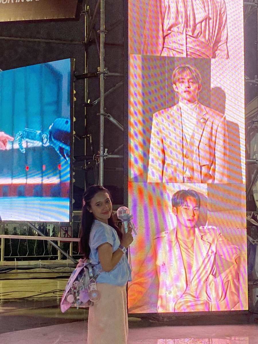 Capriwoncer's tweet image. [a Thread of Happiness] 
—One month has passed, but the happiness remains❤️—

•DAY 1, JIS-121-2-57•

#SEVENTEEN_RIGHT_HERE #SEVENTEEN_RIGHT_HERE_IN_JAKARTA