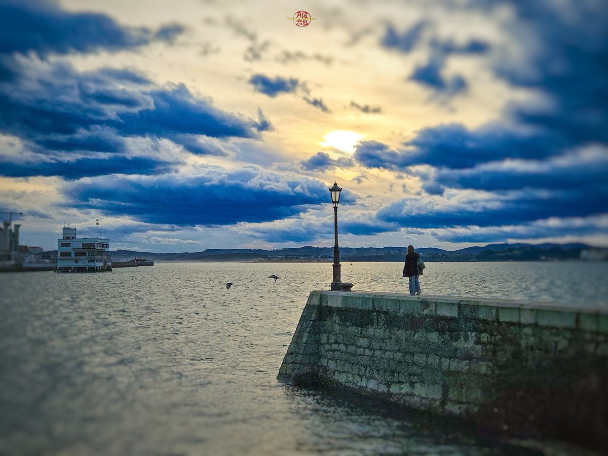 Amanece que no es poco 🌞 Buenos días desde Santander, Cantabria - <a href="/spain/">Spain</a> 

#DeAquíYAhora para desearos #BuenosDías