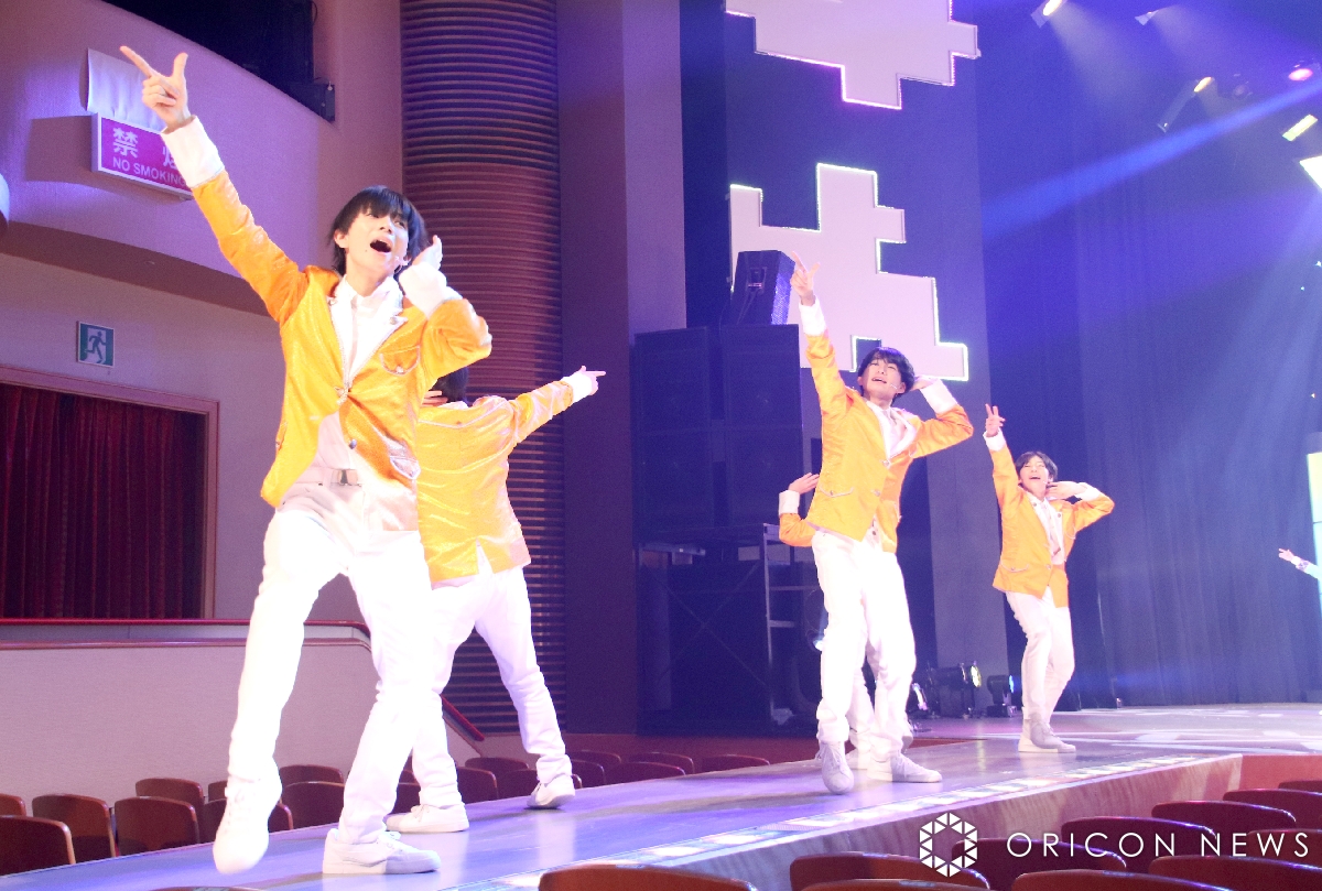 oricon's tweet image. 大阪松竹座3月公演
『関西ジュニア原石まつり キラキラしとんの気のせいちゃうでぇ～！』
公開 ゲネプロ❗️

SUPER EIGHT＆WEST.らの楽曲メドレー✨️
懐かしの衣装も着用
oricon.co.jp/news/2372625/?…

#関西ジュニア原石まつり