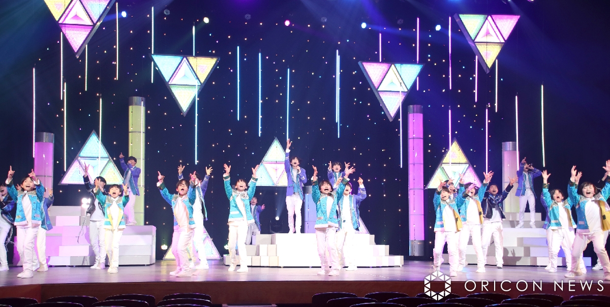 oricon's tweet image. 大阪松竹座3月公演
『関西ジュニア原石まつり キラキラしとんの気のせいちゃうでぇ～！』
公開 ゲネプロ❗️

SUPER EIGHT＆WEST.らの楽曲メドレー✨️
懐かしの衣装も着用
oricon.co.jp/news/2372625/?…

#関西ジュニア原石まつり