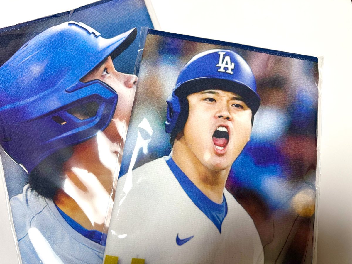 parabane3's tweet photo. MLB東京シリーズのドジャース大谷さんのタオル2枚買ってきた！混んでたけどグッズ見てるだけで楽しい！ https://t.co/g7nPSLaN2f