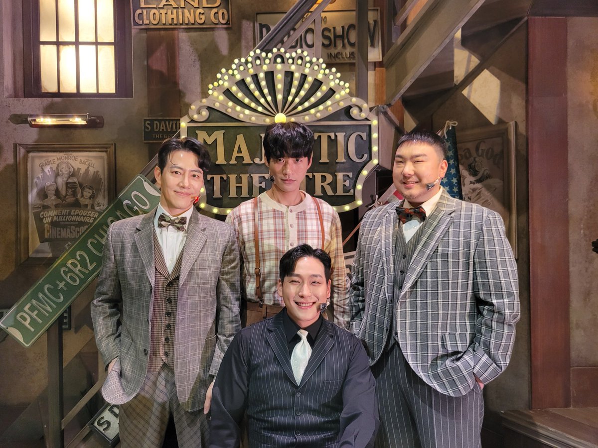 [#카포네밀크🐄] 

𝙶𝙾𝙾𝙳𝙱𝚈𝙴 𝙲𝙰𝙿𝙾𝙽𝙴 𝙼𝙸𝙻𝙺!
𝚂𝚙𝚎𝚌𝚒𝚊𝚕 𝙿𝚑𝚘𝚝𝚘🥛

알 카포네 𝙰𝚕 𝙲𝚊𝚙𝚘𝚗𝚎
#백기범 👋
밀크 화이트 𝙼𝚒𝚕𝚔 𝚆𝚑𝚒𝚝𝚎
#정욱진
찰리 𝙲𝚑𝚊𝚛𝚕𝚒𝚎
#무현
존 𝙹𝚘𝚑𝚗
#박세훈