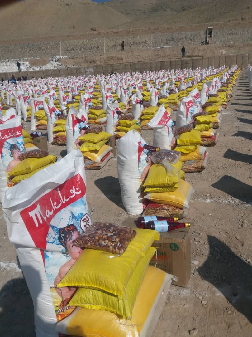 إدارة شؤون الشهداء والمعاقين في ولاية فراه قامت بالتعاون مع إحدى المؤسسات الخيرية بتوزيع مساعدات غذائية على (1100) من الأيتام، والأرامل، والمعاقين، والمحتاجين خلال شهر رمضان المبارك.