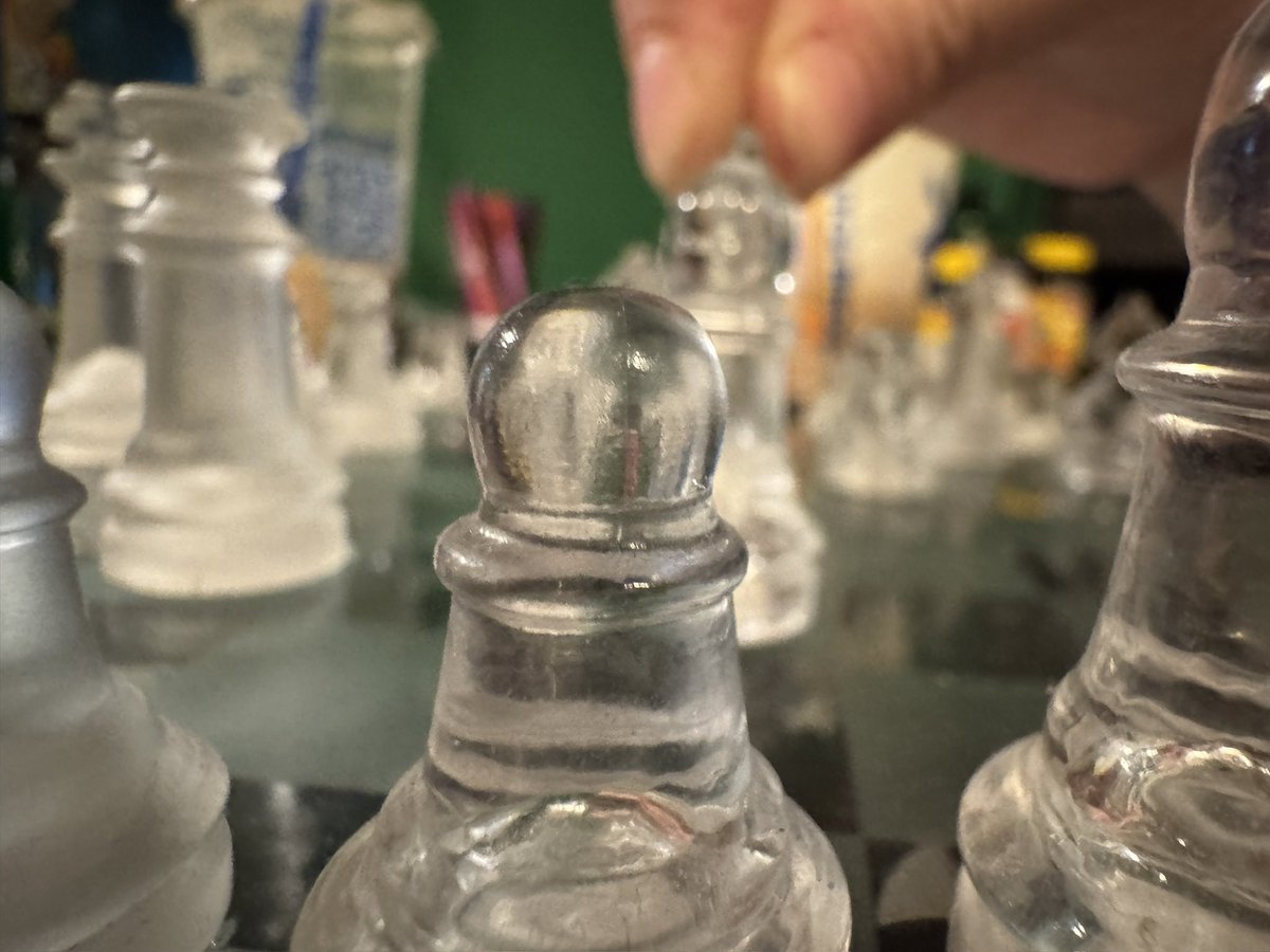 HawkSickToxic's tweet image. 🧠 A #Friday evening well spent ♟️👸🤴♟️

#Chess #ChessPieces #DutchBros #Spookynae7 #Spookynae #BoardGames #Games #Strategic #Memory #MemoryRetention #Mind #HawkSickToxic #Twitch #HawkSick @spookynae7 #TheShogunOfSorrow #King #Queen #Pawn #Bishop #Rook #Knight #Checkmate #Game