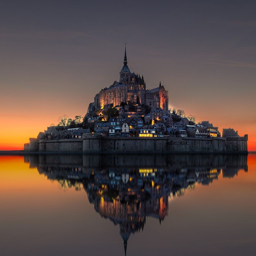 🇫🇷​ Cette magnifique photo du Mont Saint Michel au coucher de soleil ! Très belle journée à tous ! 🍀

📸 Vito L Tanzi