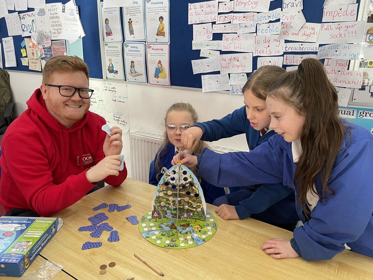 stpatricksgnslk's tweet image. A huge welcome to our #Time2Count #Volunteers from @CookMedical and organisers @BITC. 3rd Class are participating in a 10 week programme engaging in fun #Maths and #STEAM games with our volunteers. Thanks to all the parents who attended the programme launch today.