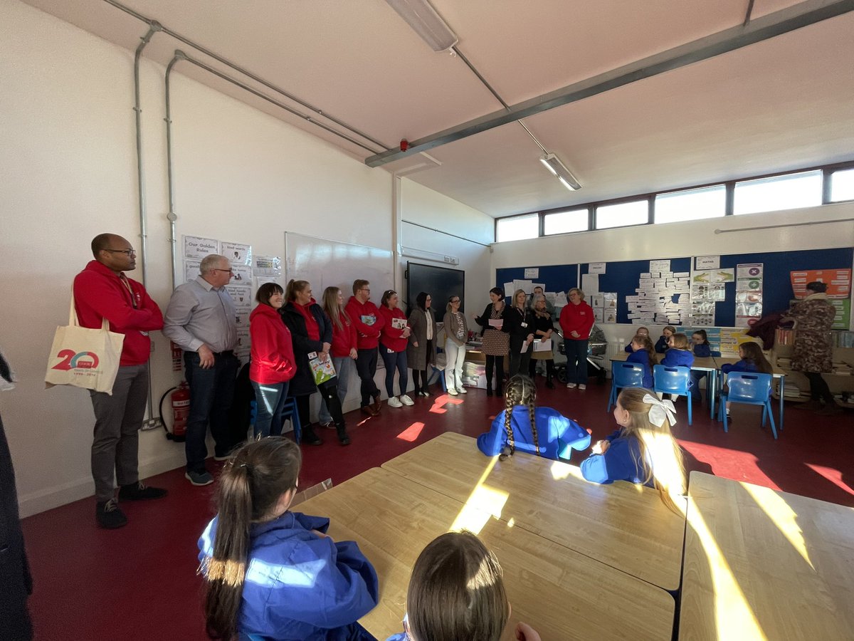 stpatricksgnslk's tweet image. A huge welcome to our #Time2Count #Volunteers from @CookMedical and organisers @BITC. 3rd Class are participating in a 10 week programme engaging in fun #Maths and #STEAM games with our volunteers. Thanks to all the parents who attended the programme launch today.