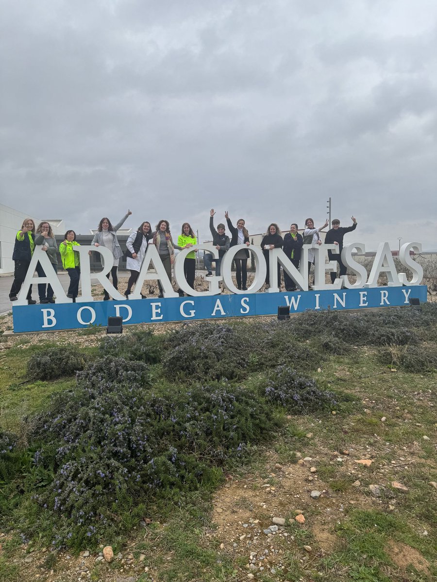 𝐄𝐋𝐋𝐀𝐒 🍷 están detrás de cada botella de bodegas Aragonesas y muchas más junto a nuestras viticultoras y Presidenta. 

#8M
