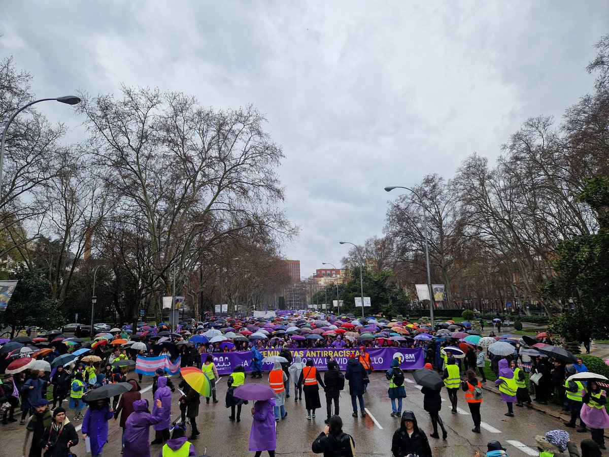 Si siglos de patriarcado no han podido con nosotras, no lo iban a hacer 4 gotas de aguas. 

Las feministas hemos vuelto a llenar las calles #8M2025