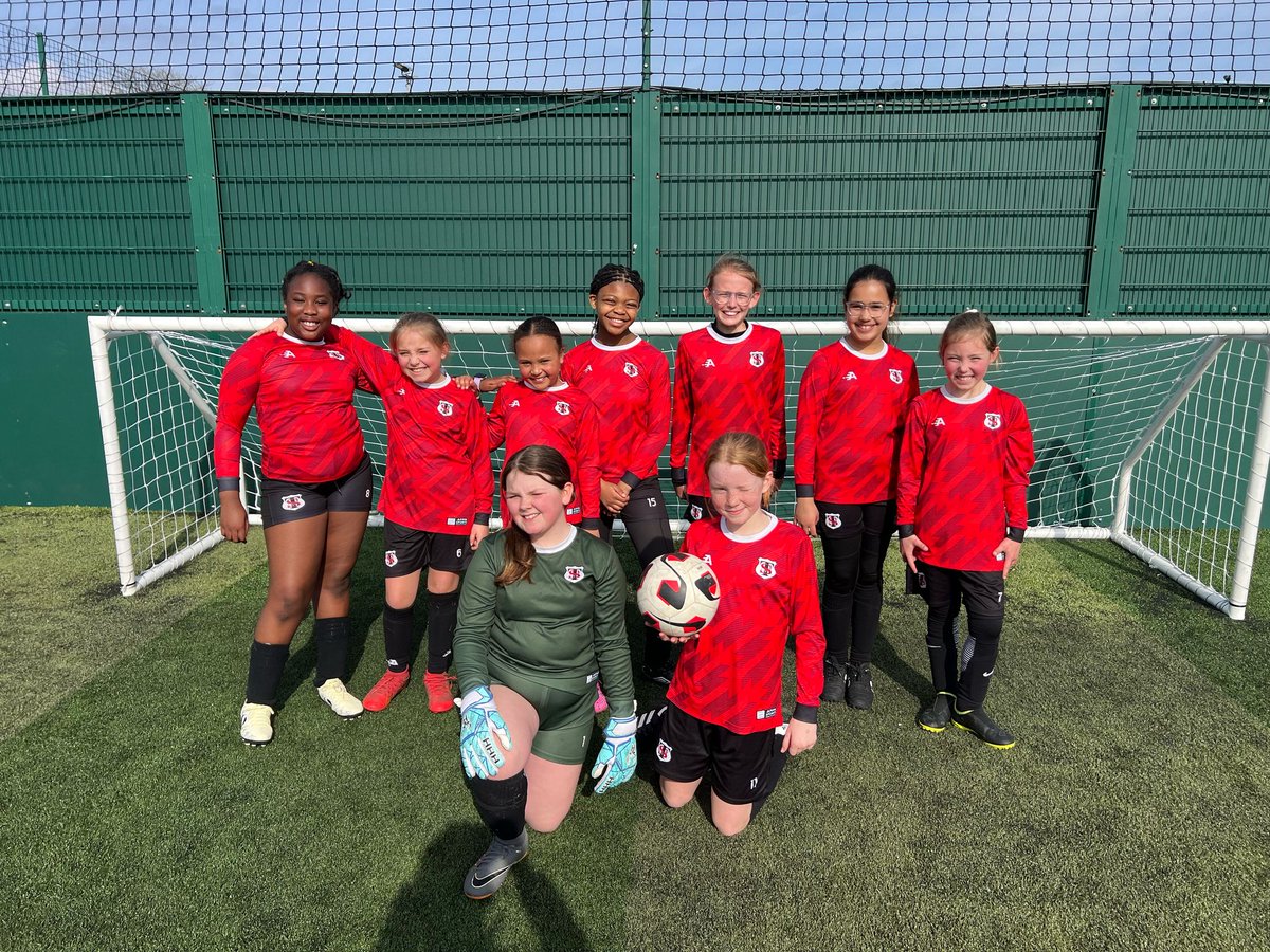 StTomMore's tweet image. A great football session for our girls this week. Thanks @EastwardsGF! #STMPE