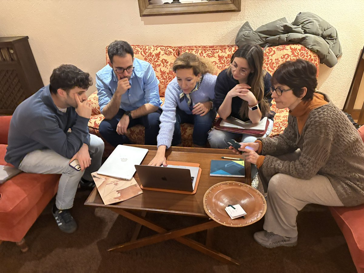 Trabajando las técnicas de comunicación que aprendimos ayer, en las presentaciones de Obesidad, DM2, P2ª e ICFEp
<a href="/mikeltaibo/">Mikel Taibo Urquía</a> <a href="/ZorbaBlazquez/">Zorba Blázquez Bermejo</a> <a href="/MartaCoboMarcos/">Marta Cobo Marcos</a> <a href="/Ana_Viana_T/">Ana Viana Tejedor</a> <a href="/criiscontreras/">C🦋</a> <a href="/mmvidas/">maría marques vidas</a> #rociotello <a href="/SusanDelPrado/">Susana</a> en <a href="/diabemir/">DiObemir</a> Madrid