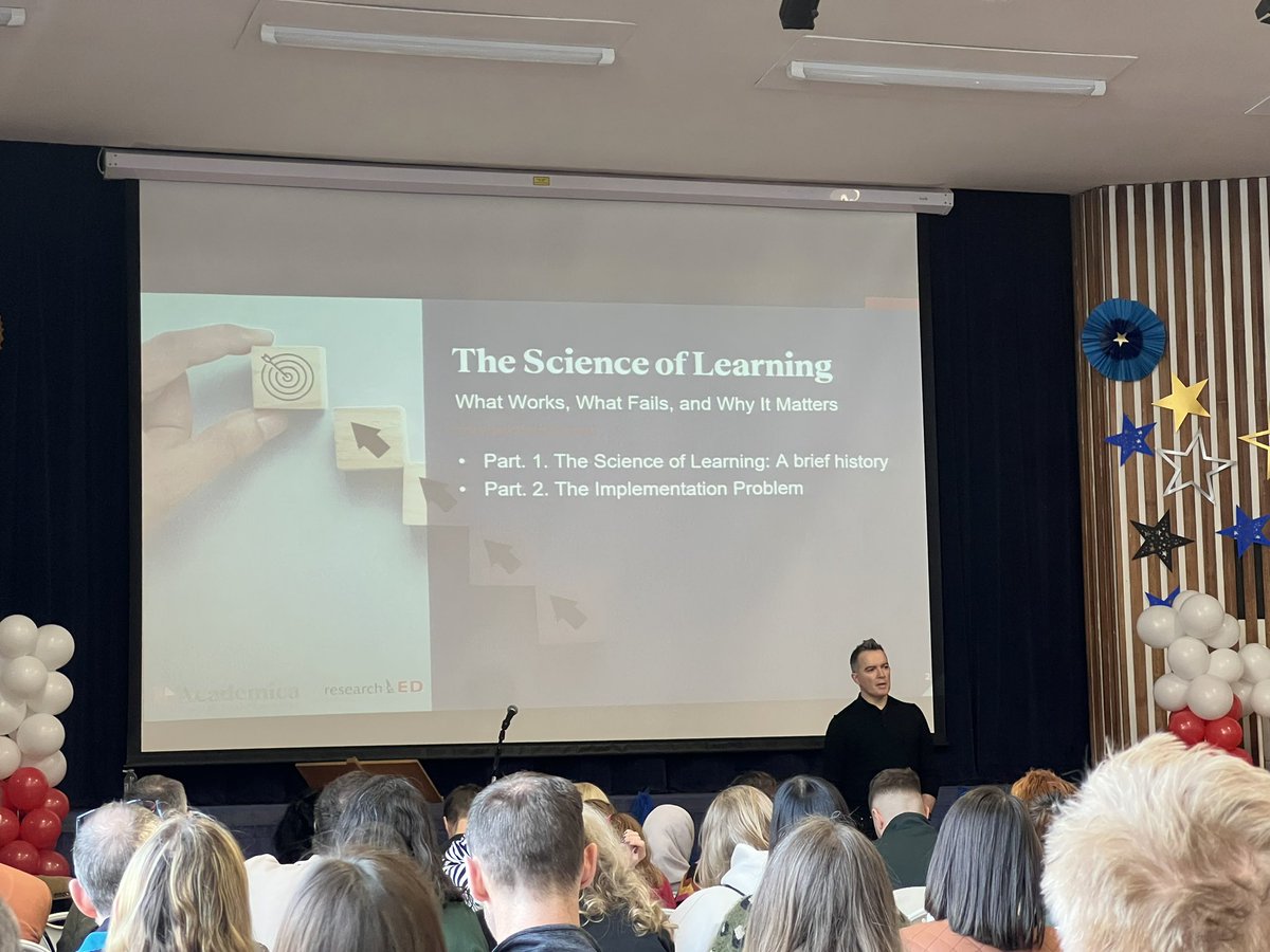 #rEDBrum is GO…. <a href="/tombennett71/">Tom Bennett OBE</a> and <a href="/C_Hendrick/">Carl Hendrick</a> kicking us off. As ever it’s just magnificent seeing so many people gathering - on a Saturday! - to talk about research and teaching. Glorious.