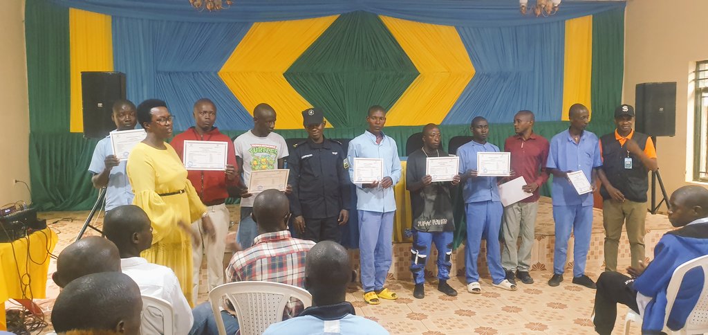 SowingHandRW's tweet photo. Today @Nduba_Sector, we have received 69 graduates from Iwawa and Gitagata Rehab Centers and we started their reintegration journey in partnership with the local government.  It is in the line of #UmwanaMuRugo initiative.  @RwandaLocalGov @Gasabo_District @ambafrancerwa https://t.co/rMFZghUFTI