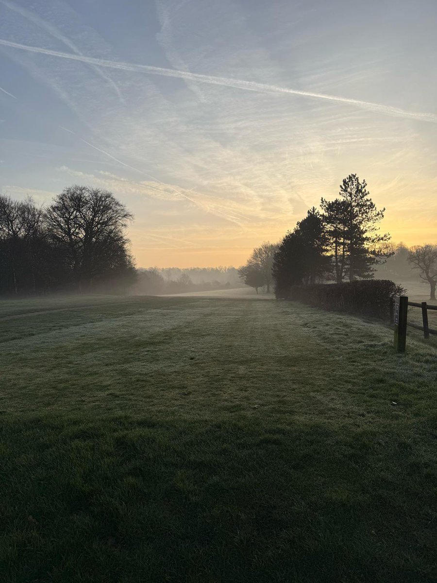 Mornings like this. ⛳️ 🌅 <a href="/LinkGolfUK_/">Link Golf UK</a>