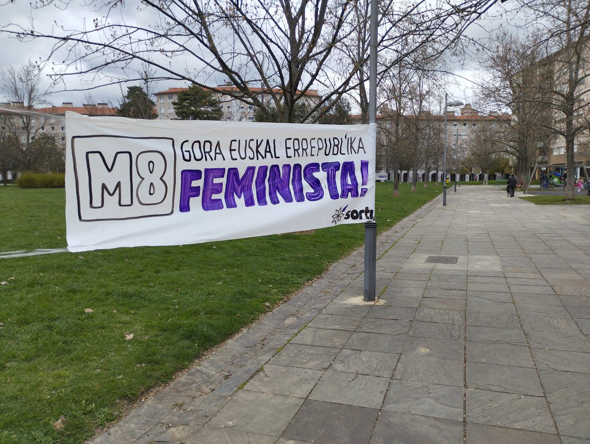RtxSortu's tweet image. Gora Euskal Errepublika FEMINISTA! #Martxoak8 #Arrotxapea ✊🏼💜