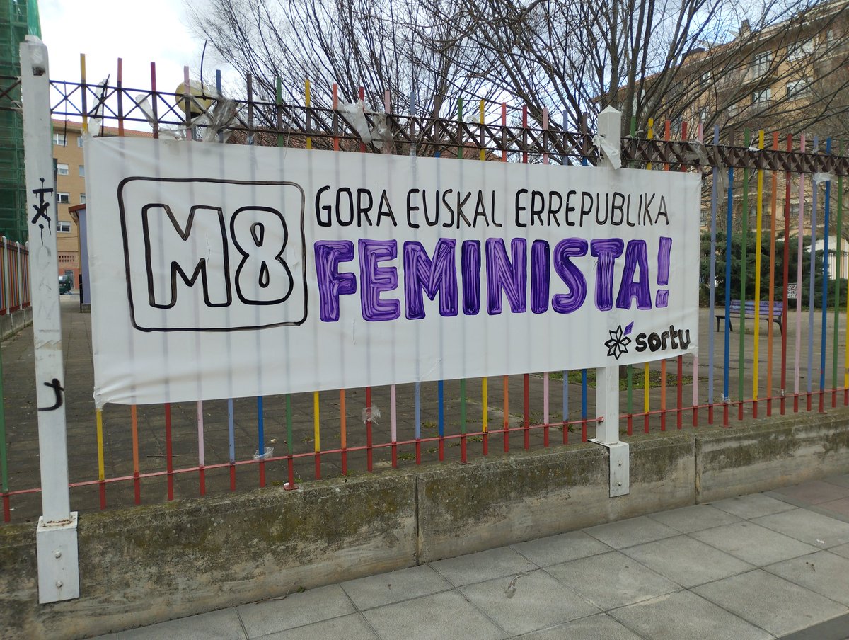 RtxSortu's tweet image. Gora Euskal Errepublika FEMINISTA! #Martxoak8 #Arrotxapea ✊🏼💜
