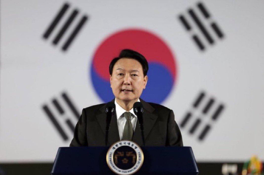 BREAKING:

South Korean President Yoon was just released from jail after 5 weeks behind bars.

It’s a victory for the “Stop the Steal” movement and a defeat for the pro-Chinese element in South Korea.

🇰🇷