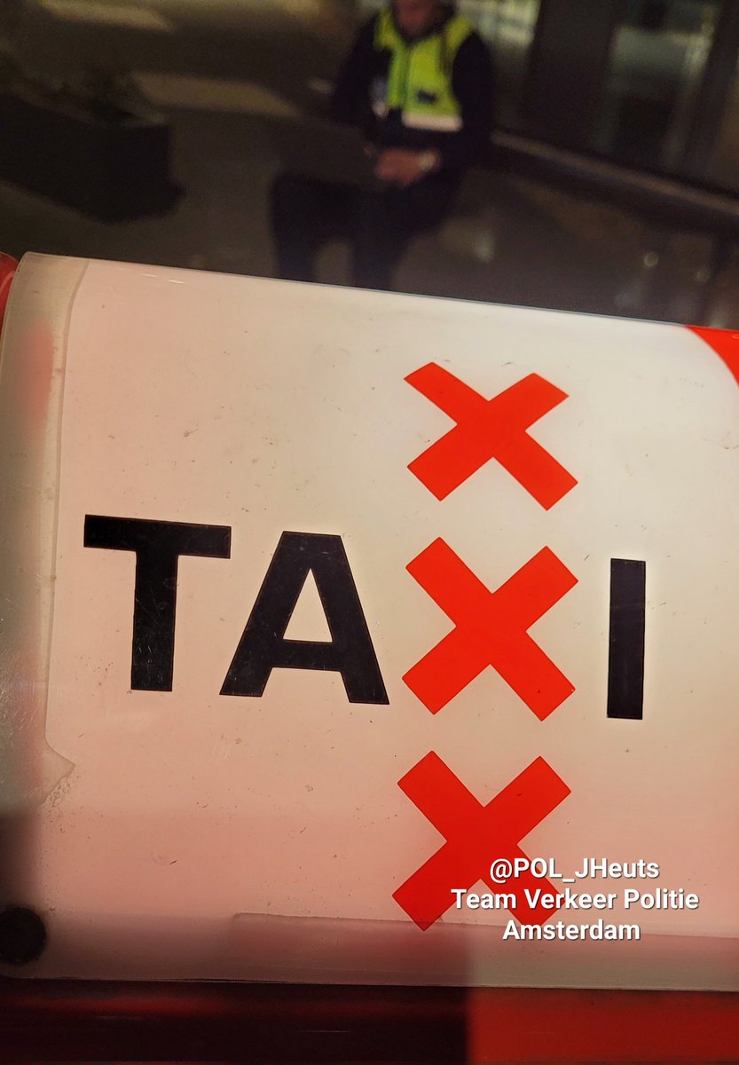 Gisteravond controleerden we rondom de Arena diverse taxi's.
Er werd PV opgemaakt voor o.a; niet dragen autogordel, rijden zonder ondernemerskaart,gladde banden, verlopen APK, niet registreren ritten, aanbieden valse taxipas, etc.
De controle werd gedaan i.s.m. THOR en IL&amp;T.