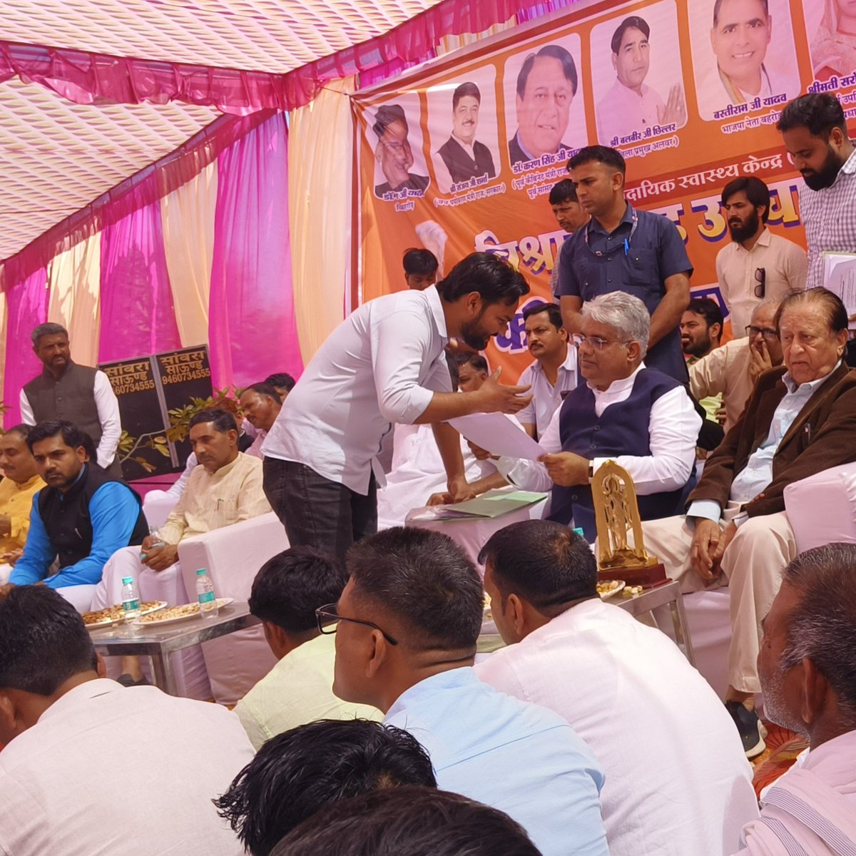 LOKESH YADAV (@lokeshy04263128) on Twitter photo आज कम्प्यूटर अनुदेशकों ने माननीय केंद्रीय पर्यावरण, वन एवं जलवायु परिवर्तन मंत्री श्रीमान भूपेंद्र जी यादव को ज्ञापन सौंपा, जिसमें उनकी वेतन विसंगति, पदनाम परिवर्तन और कैडर संशोधन के मुद्दों को उठाया गया। मंत्री जी ने उचित कार्यवाही का आश्वासन दिया है।
<a href="/byadavbjp/">Bhupender Yadav</a> <a href="/mpalwar/">Mohit Yadav BJP</a> <a href="/RajCMO/">CMO Rajasthan</a> आज कम्प्यूटर अनुदेशकों ने माननीय केंद्रीय पर्यावरण, वन एवं जलवायु परिवर्तन मंत्री श्रीमान भूपेंद्र जी यादव को ज्ञापन सौंपा, जिसमें उनकी वेतन विसंगति, पदनाम परिवर्तन और कैडर संशोधन के मुद्दों को उठाया गया। मंत्री जी ने उचित कार्यवाही का आश्वासन दिया है।
<a href="/byadavbjp/">Bhupender Yadav</a> <a href="/mpalwar/">Mohit Yadav BJP</a> <a href="/RajCMO/">CMO Rajasthan</a>