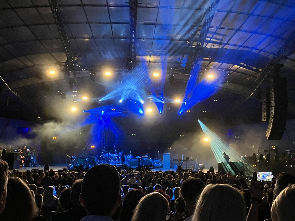 ACSarahAC's tweet image. At the Myer Music Bowl waiting for @neworder to come on stage. Can't wait!