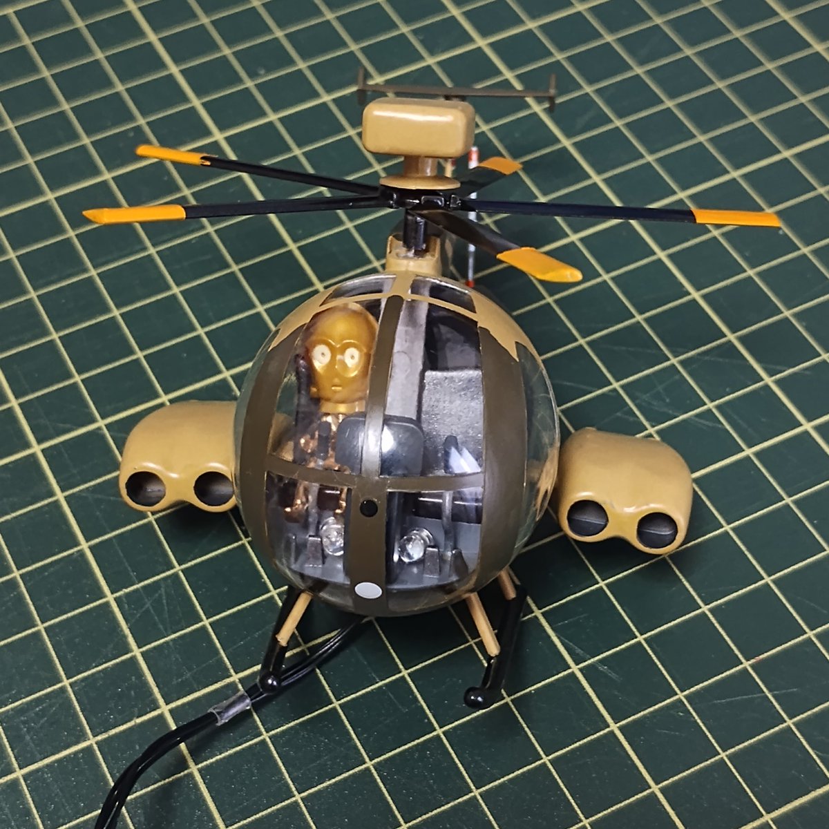 REINCAR89012345's tweet photo. #ヒューズ500 その5
パイロット
座席が狭いので、、、
頭はC3PO
体は1/72の飛行機用フィギュア 🤣🤣🤣
#たまごひこーき #HUGHES500 #ハセガワ #電動 #電飾 https://t.co/sTq2Cqlyh0