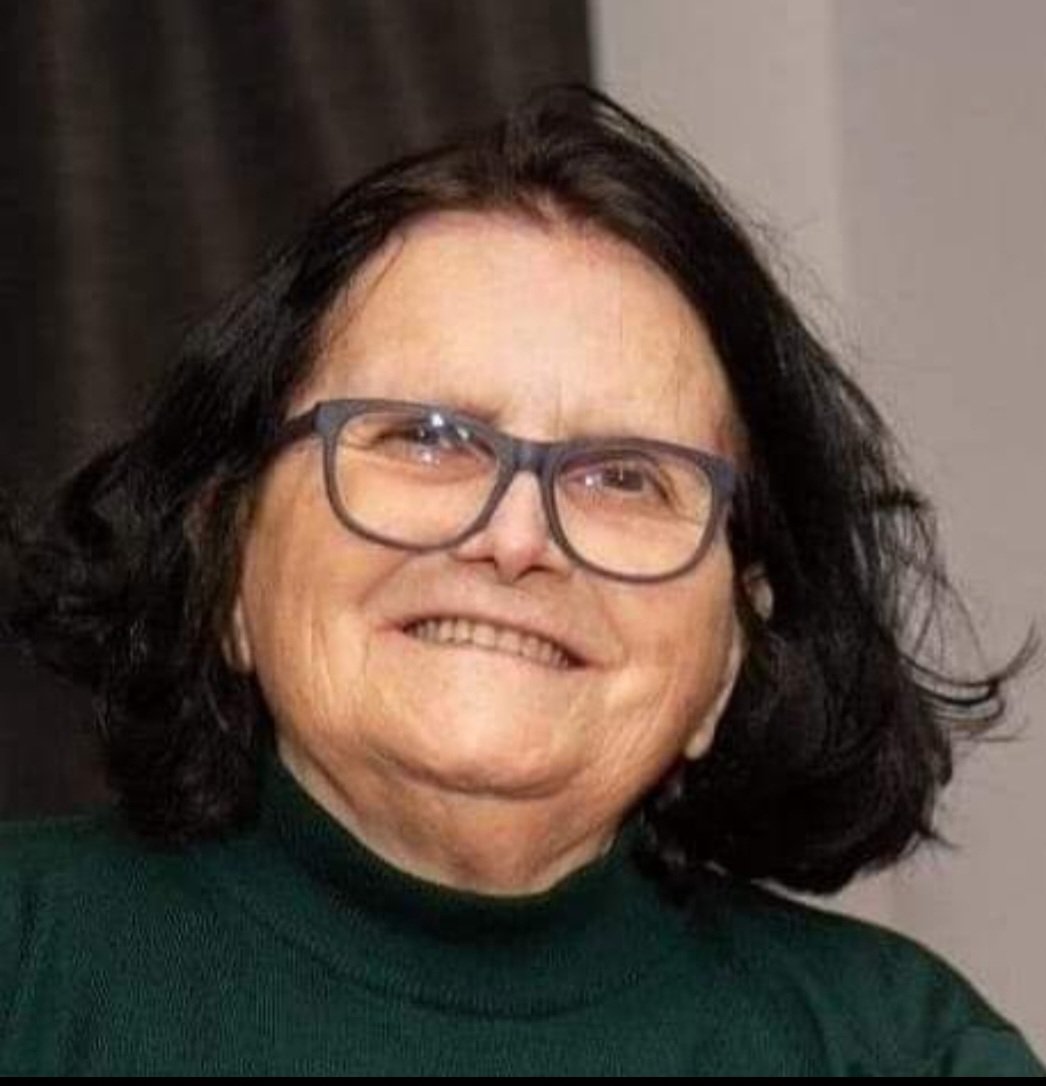 Sot, më 8 Mars 2025,  fletëve të kohës hap një kapitull që mban erën e mamasë sime, #Lumturi. Ajo, shpikesja e ekuilibrit – punë, jetë, familje – një ikonë e gjallë që mban ende në shpinë dhe ëndrrat e bijave te saj. 

Ajo rishkroi ç’do të thotë të jesh grua dhe nënë në rrënjët e