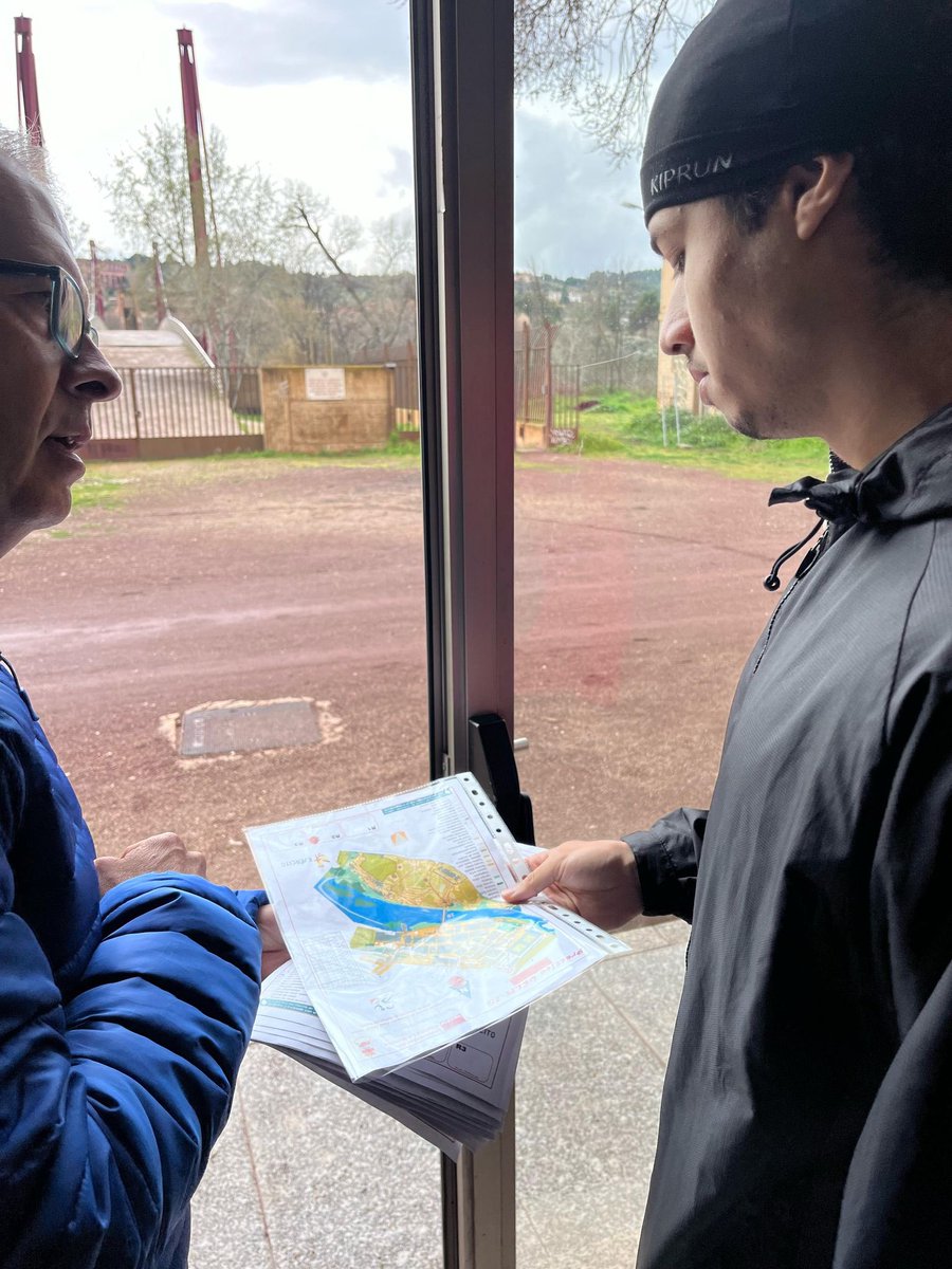 Los alumnos de 3° curso comienzan con las distintas actividades programadas en la asignatura de Actividad Física en el Medio Natural
Trail, escalada y orientación
Esta última en colaboración con la Escuela Central de Educación Física y el experto en orientación Raúl Villalba