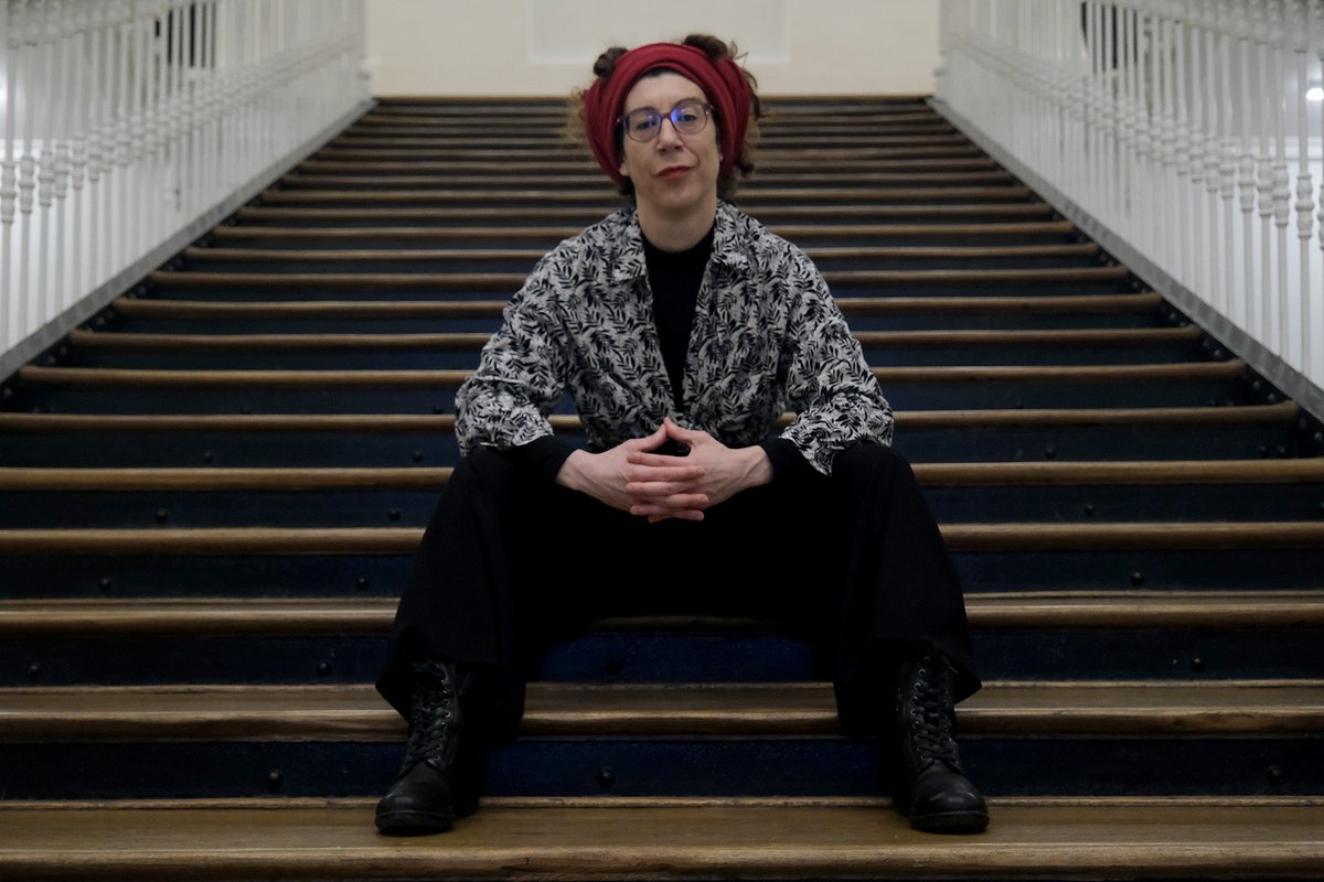 Jule Goikoetxea es doctora en Filosofía del Lenguaje. Las ciencias políticas y el feminismo también han sido los ejes de estudio en su fructífera carrera. Hemos tejido la entrevista con el hilo principal que atraviesa su labor: las reivindicaciones del feminismo.

Lee la