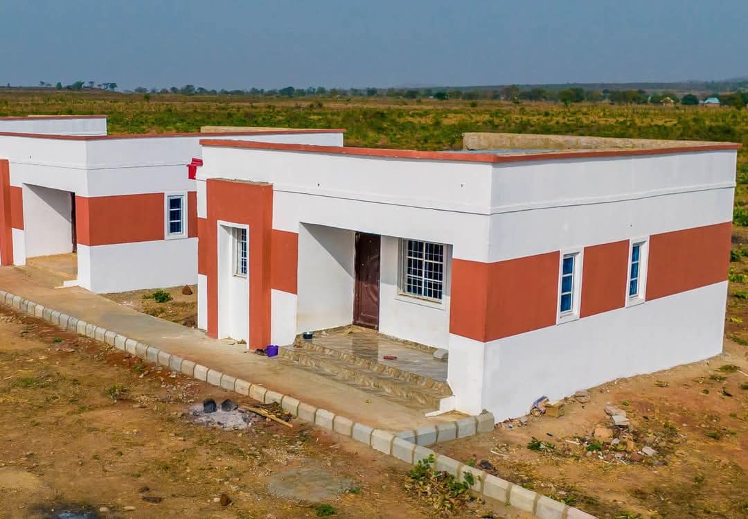 abdullahayofel's tweet image. This is MASSIVE 

PROJECT UPDATE: PHASE 1 OF QATAR CHARITY HOUSING NEARING COMPLETION

The Kaduna State Government is pleased  to announce that Phase 1 of the Qatar Charity Housing Project in Kaduna State is nearing completion.

This remarkable project, initiated by Qatar Charity…