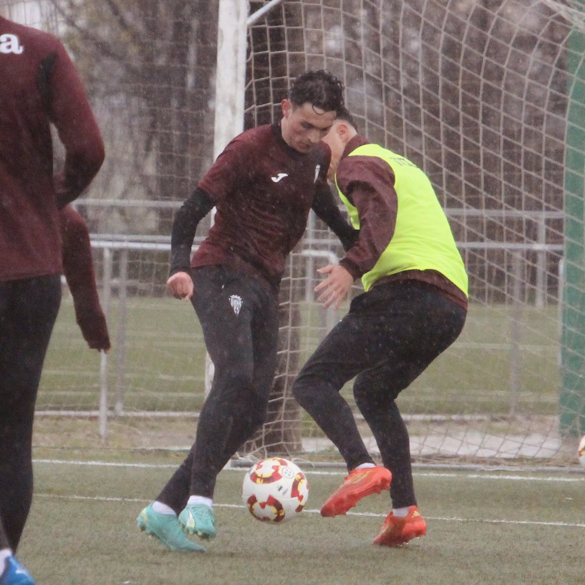 📸 Último entrenamiento del #CórdobaB antes de recibir al <a href="/C_DPozoblanco/">CD Pozoblanco</a> bajo la lluvia 🌧️ 

#CanteraCCF | #TerceraRFEF